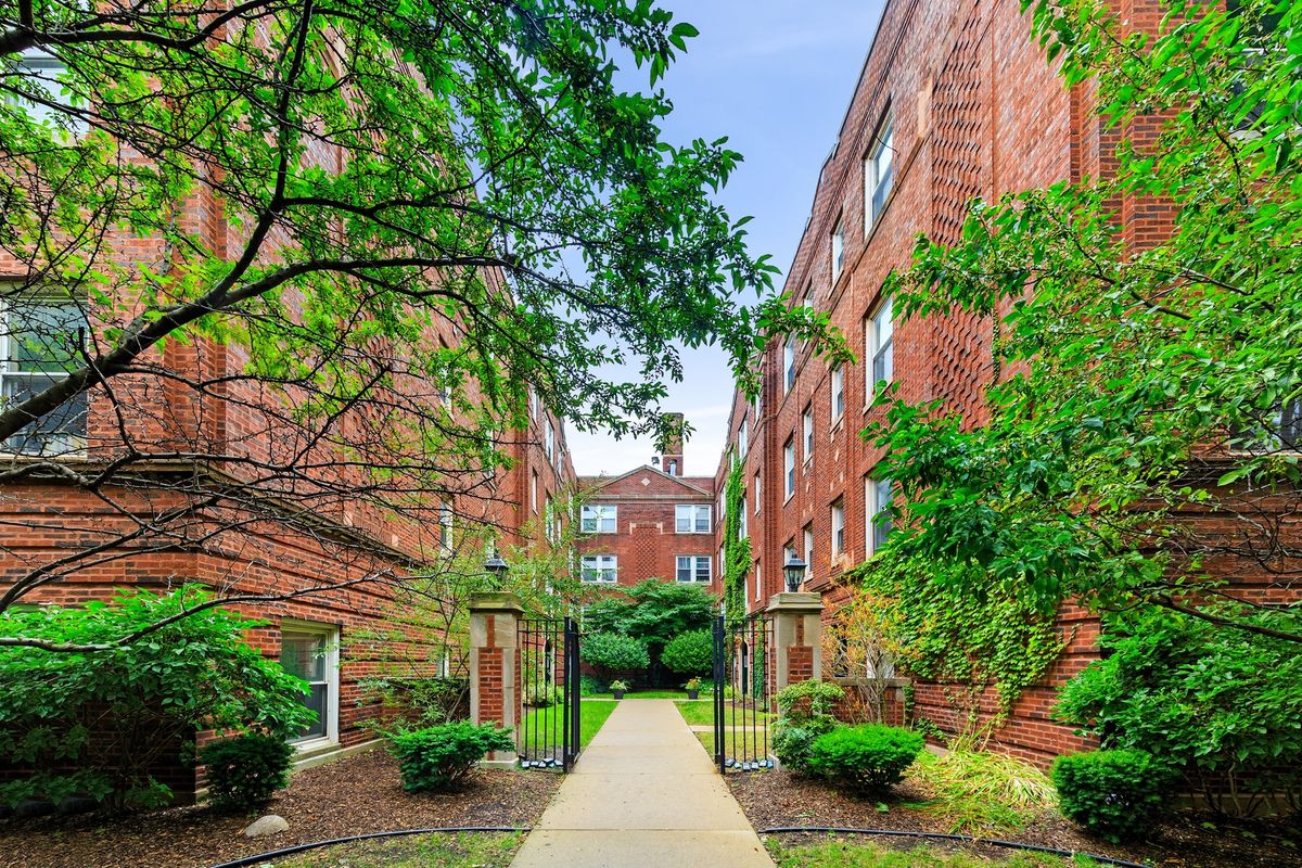 3458 N Janssen Avenue #H1, Chicago, IL 60657