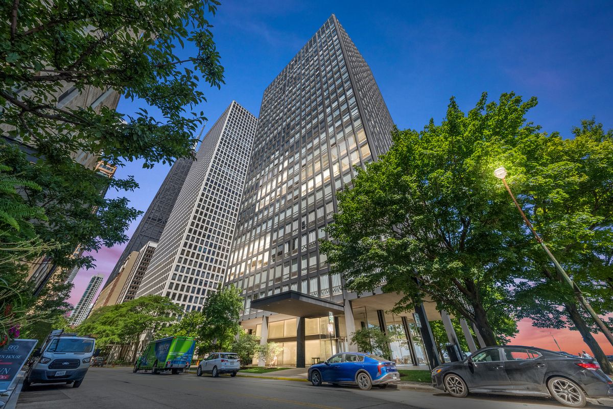 860 LAKE SHORE Drive, Chicago, IL 60611