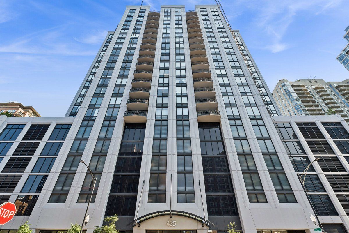 435 W Erie Street #2104 — Chicago, IL 60654