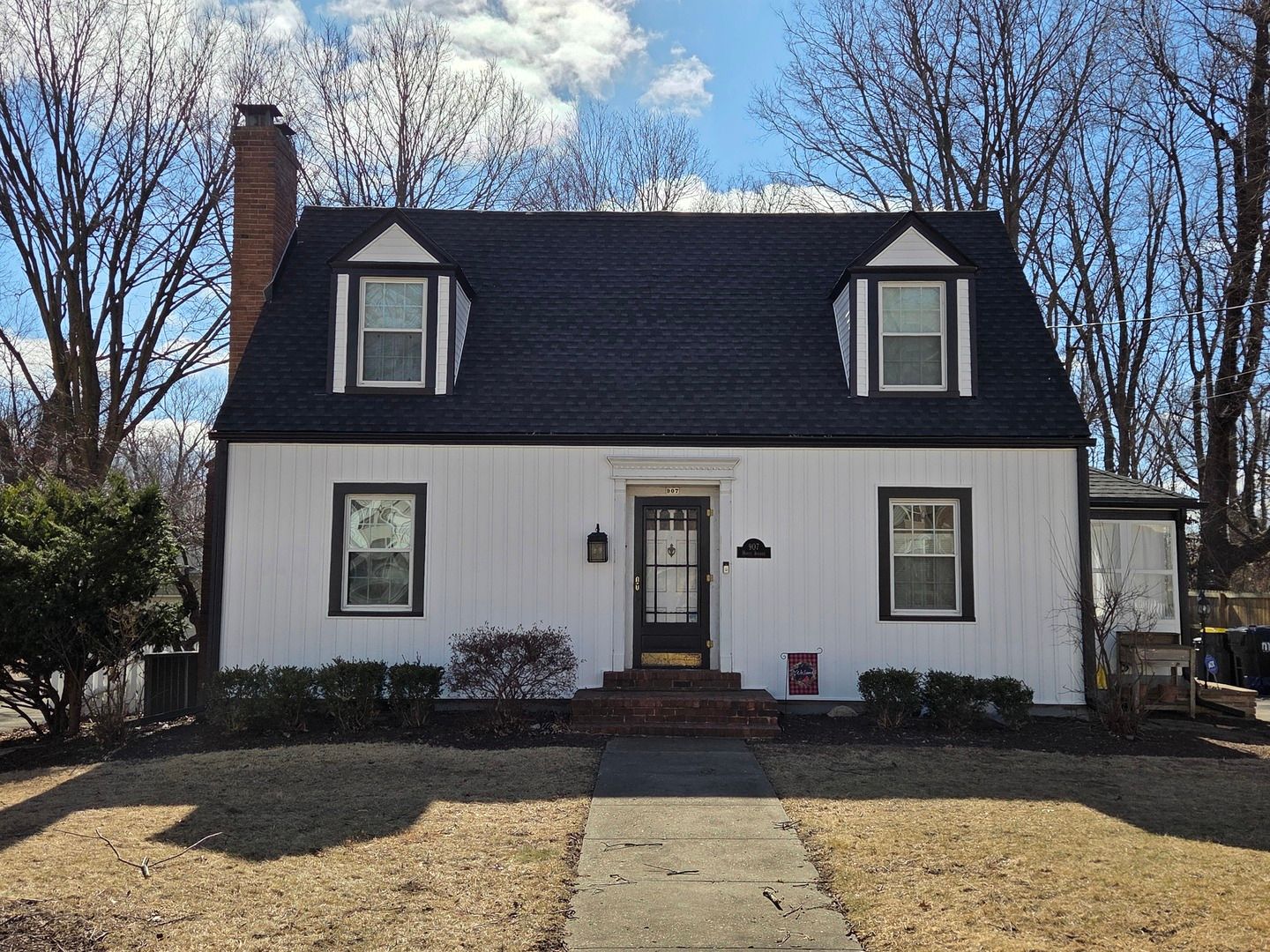 907 W Hovey Avenue — Normal, IL 61761