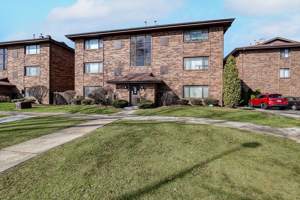 9600 S Mason Avenue #4 — Oak Lawn, IL 60453