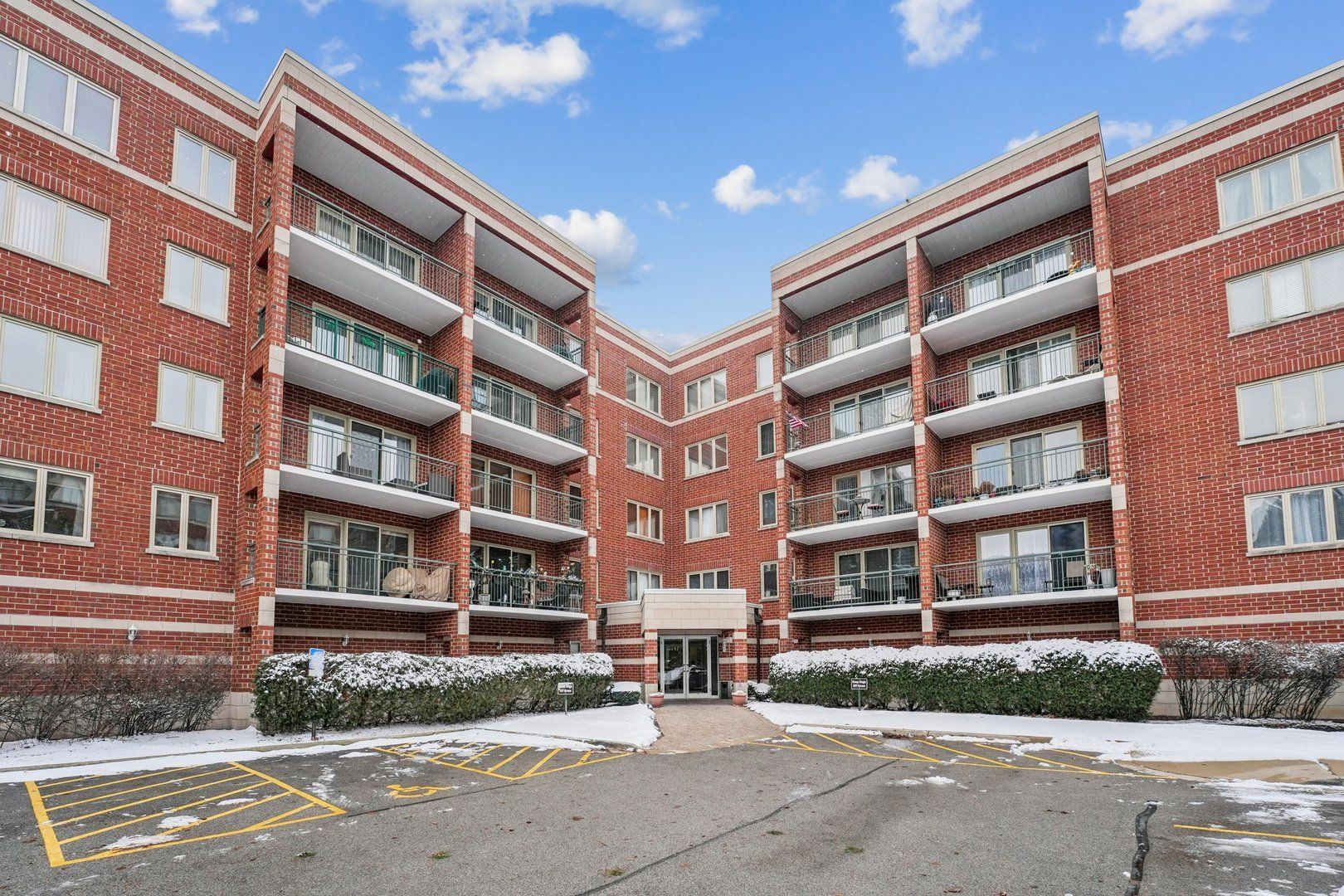 6461 W Warner Avenue #311 — Chicago, IL 60634
