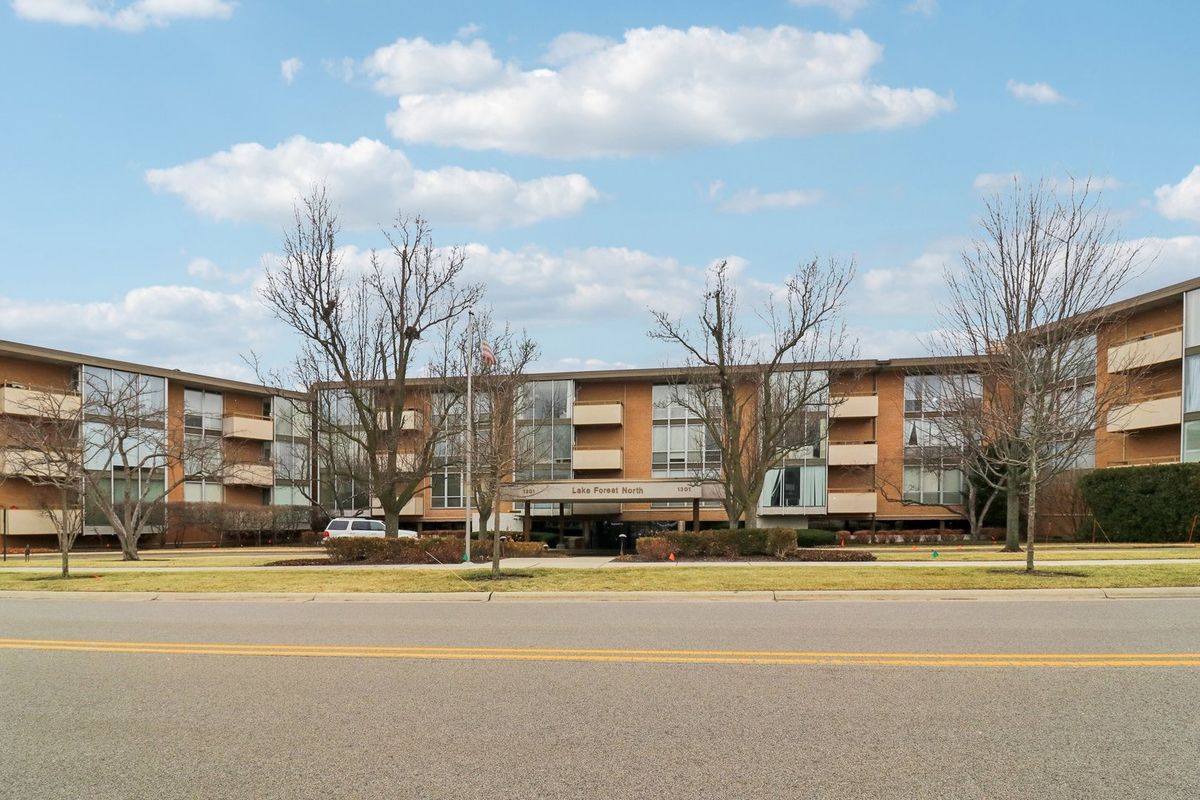 1301 Western Avenue, Lake Forest, IL 60045