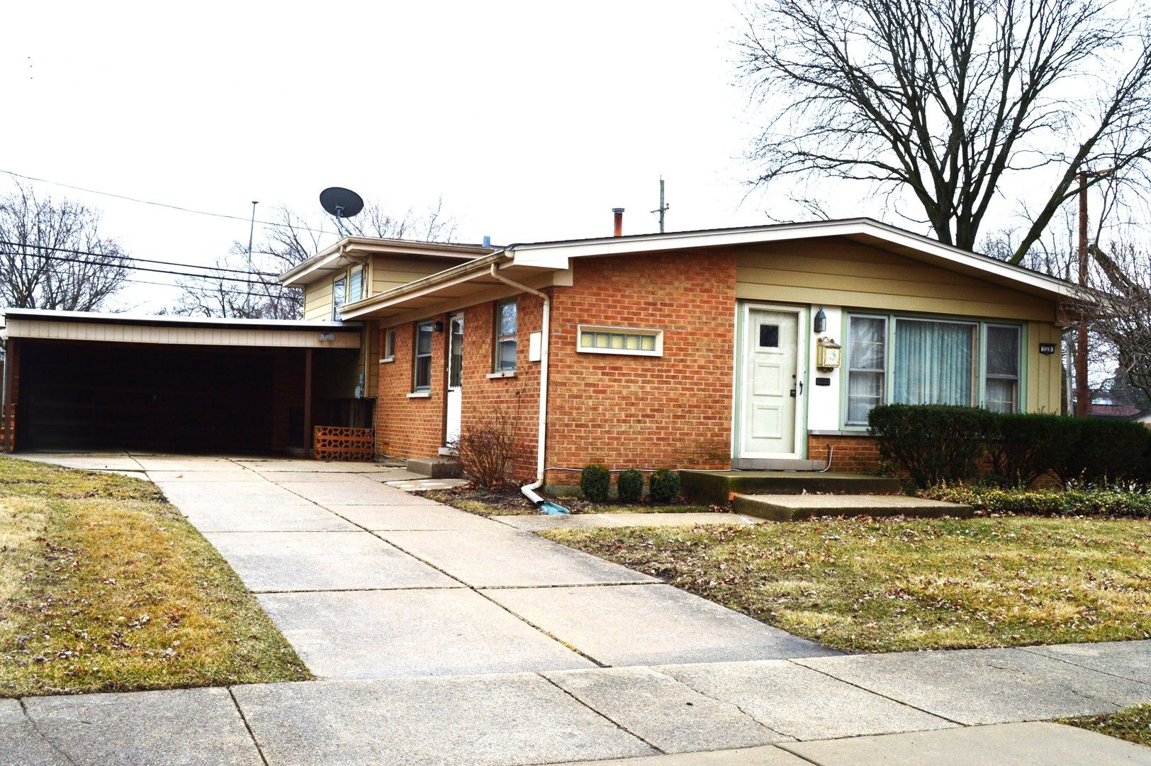 168 W Normandy Drive — Chicago Heights, IL 60411
