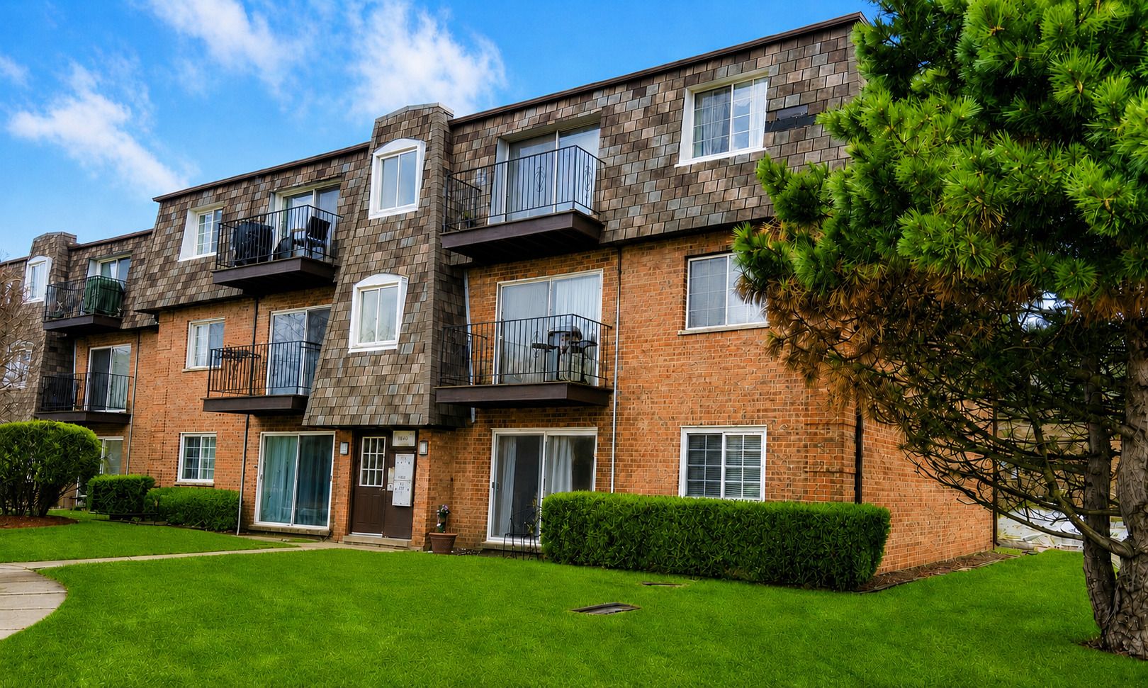 9387 Bay Colony Drive #3W — Des Plaines, IL 60016