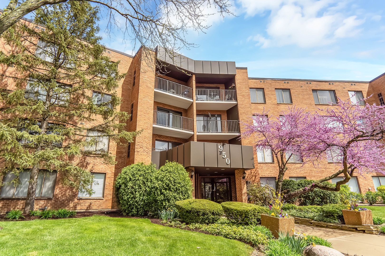 950 E Wilmette Road #325 — Palatine, IL 60074