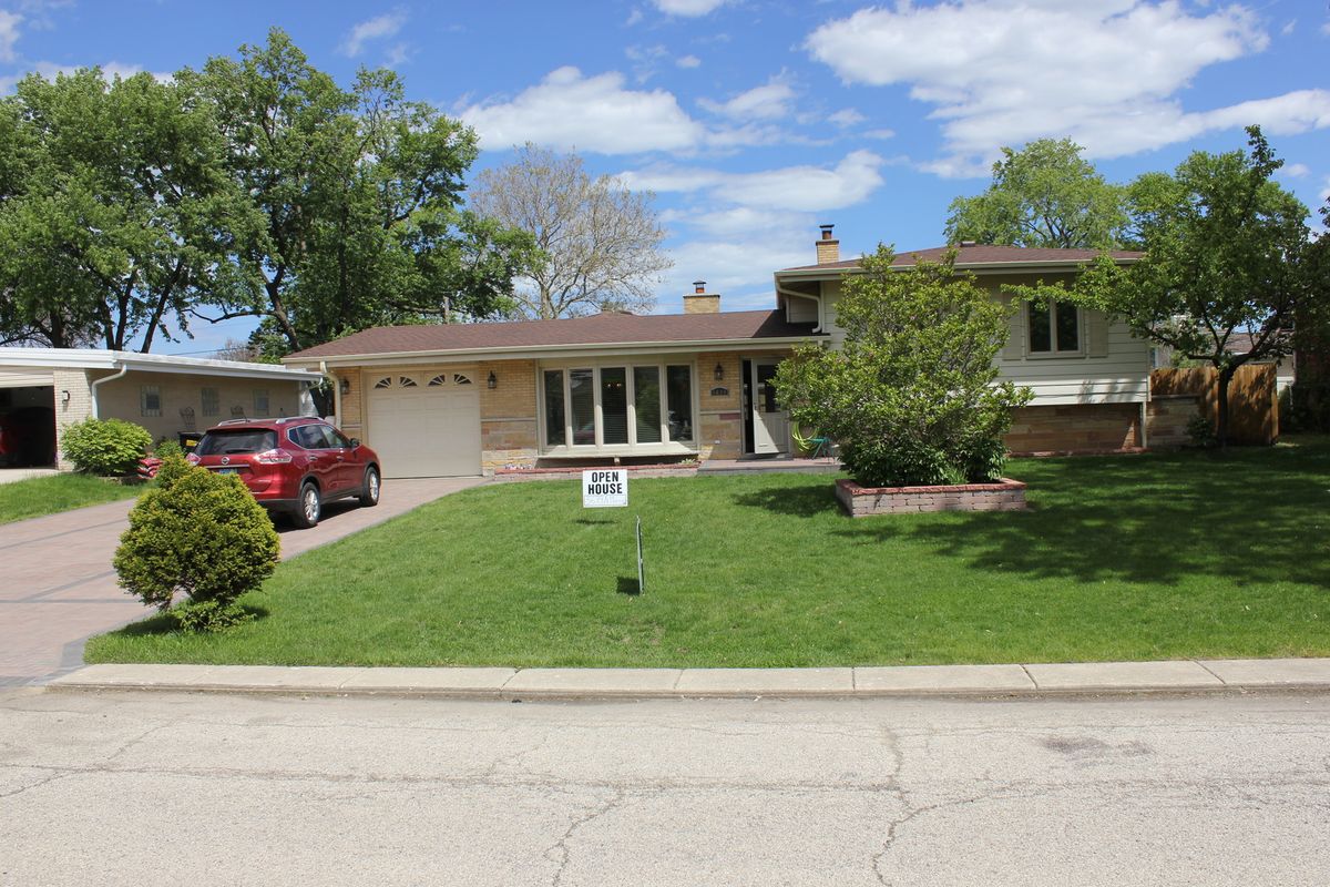 5639 N Manor Lane, Norwood Park Township, IL 60631