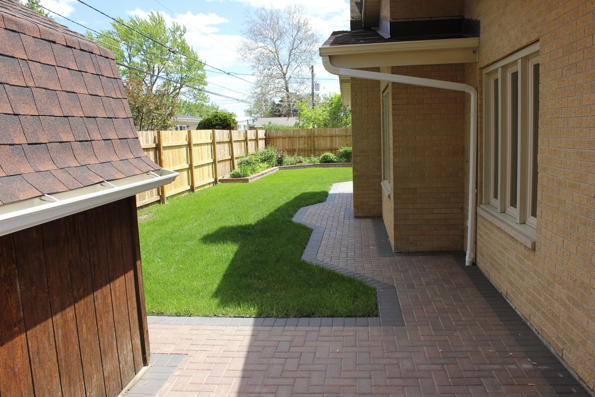 5639 N Manor Lane, Norwood Park Township, IL 60631