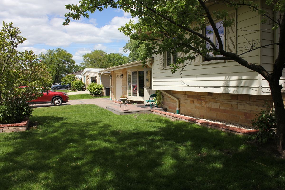 5639 N Manor Lane, Norwood Park Township, IL 60631