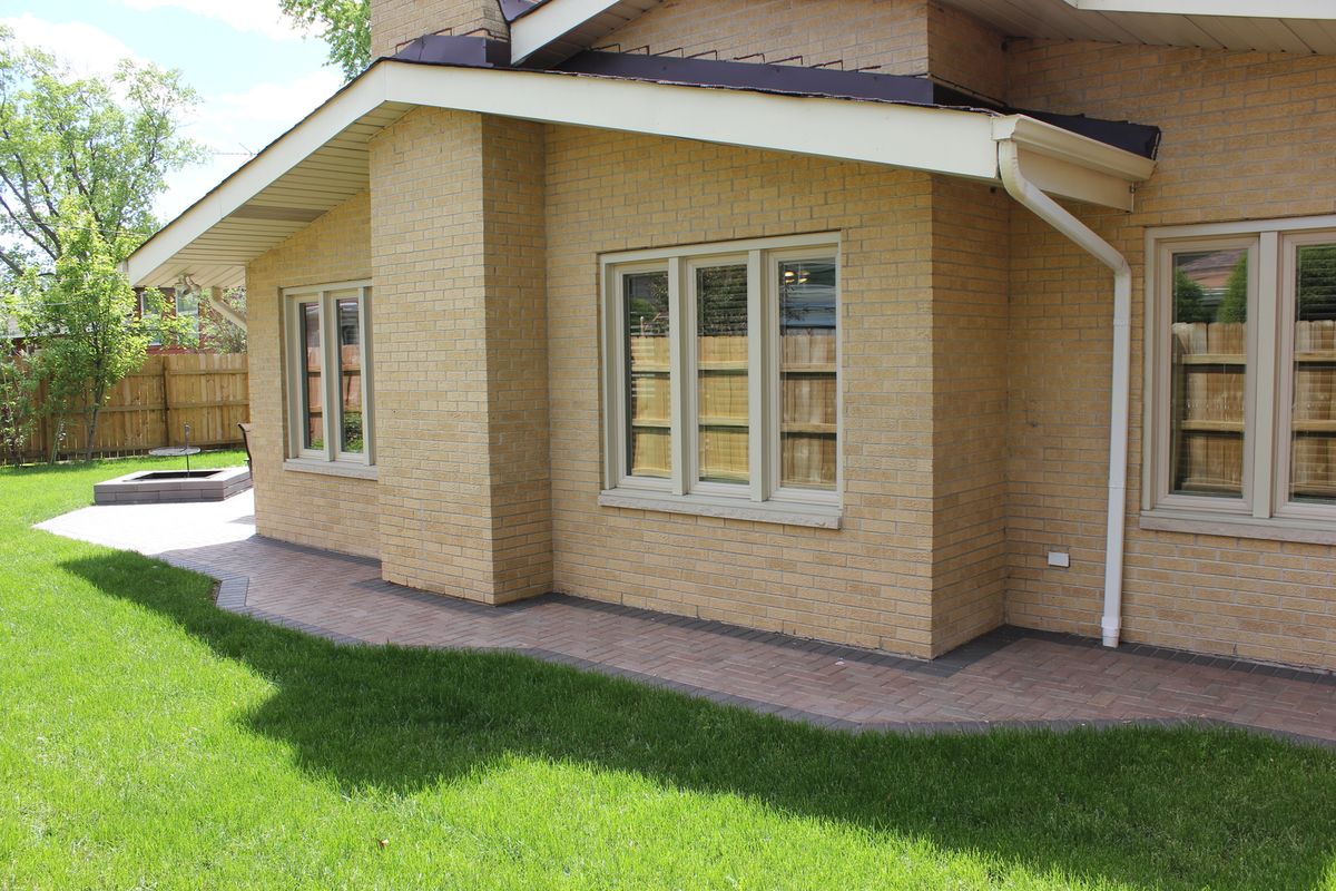 5639 N Manor Lane, Norwood Park Township, IL 60631