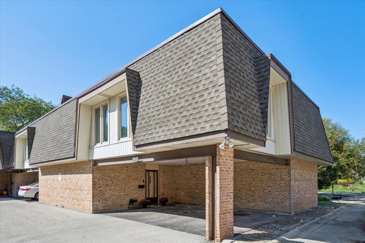 1955 Tanglewood Drive, Glenview, IL 60025