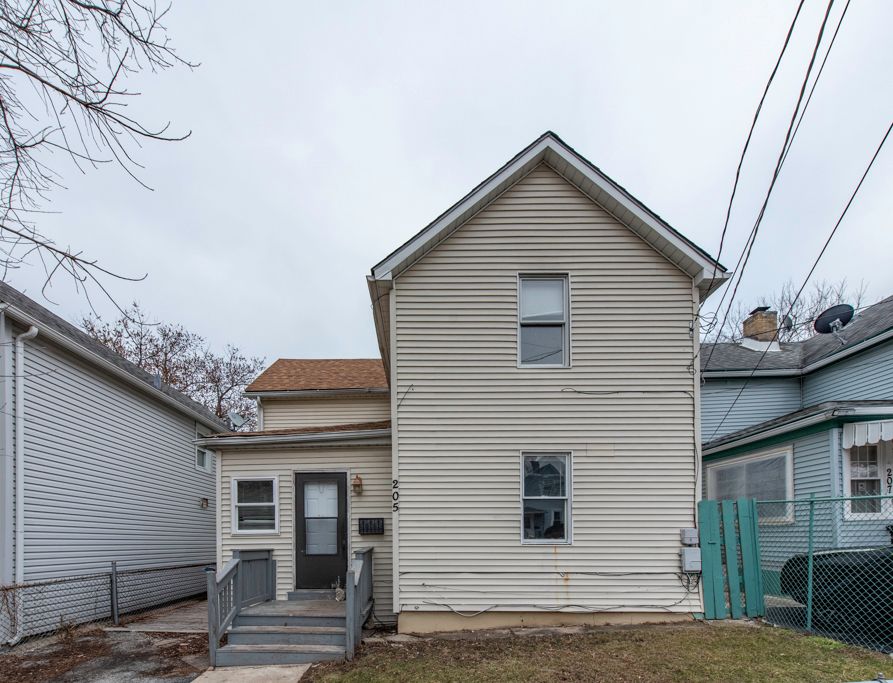 205 Park Avenue — Waukegan, IL 60085