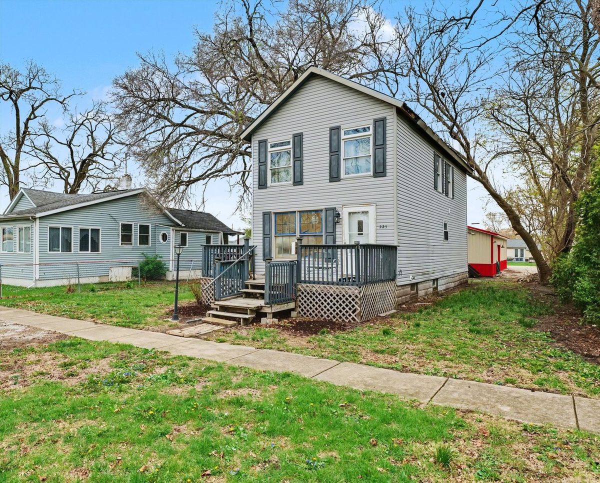 225 E Pine Street, Paxton, IL 60957