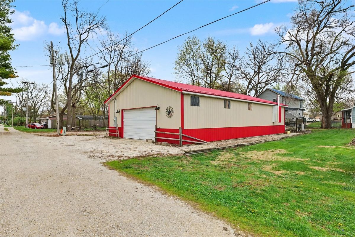 225 E Pine Street, Paxton, IL 60957