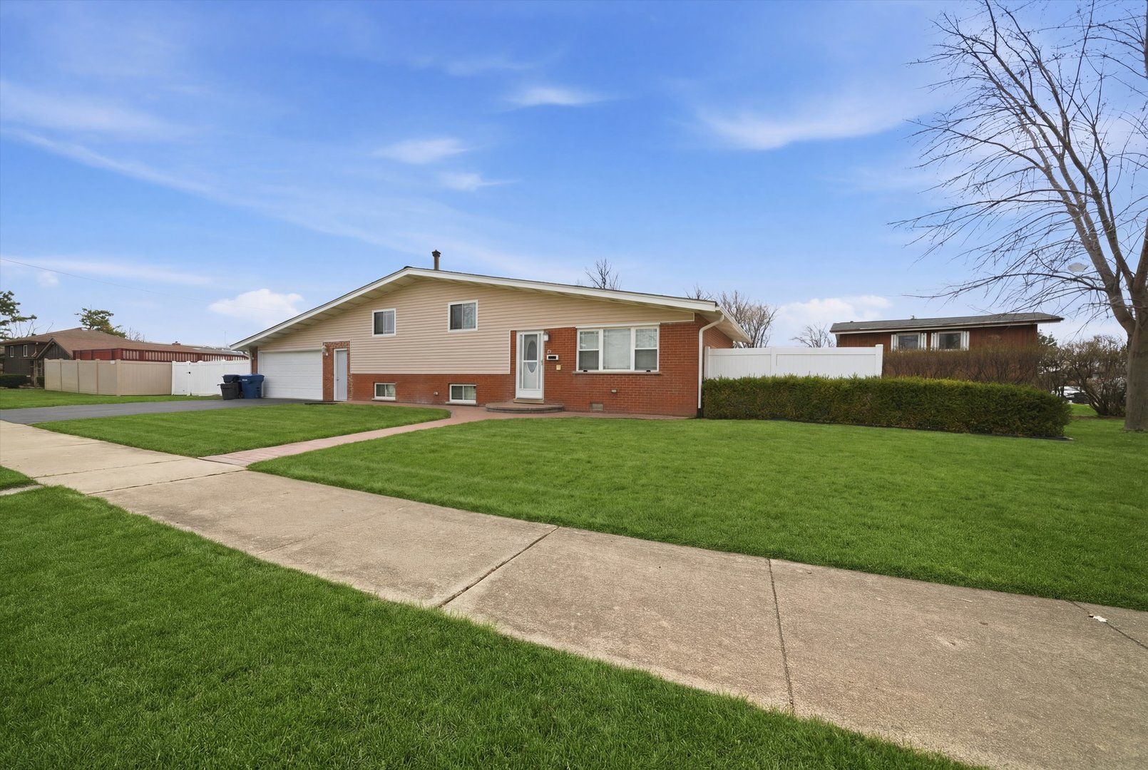 10725 S Rutherford Avenue — Worth, IL 60482