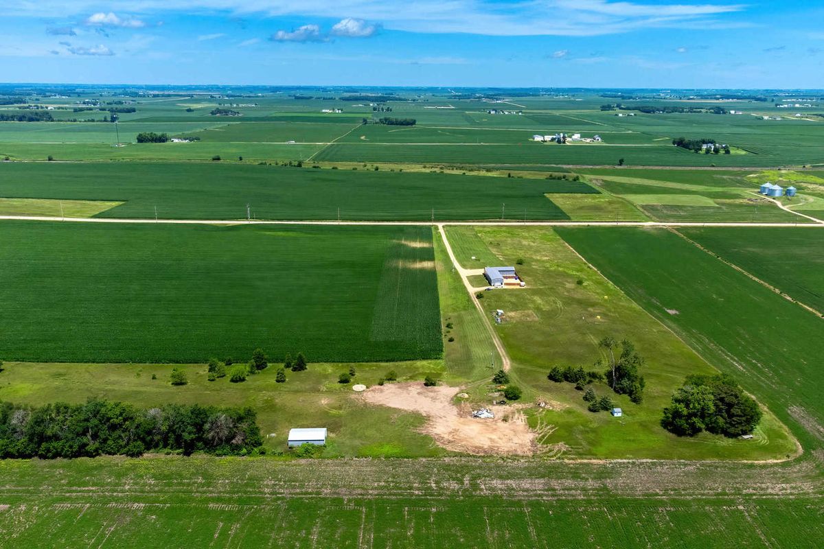 1811 245TH Street, Calamus, IA 52729