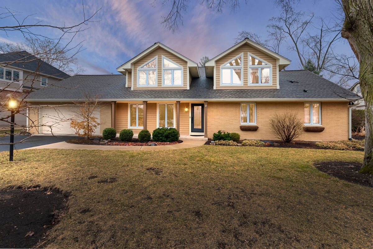 2S325 Burning Trail, Wheaton, IL 60189