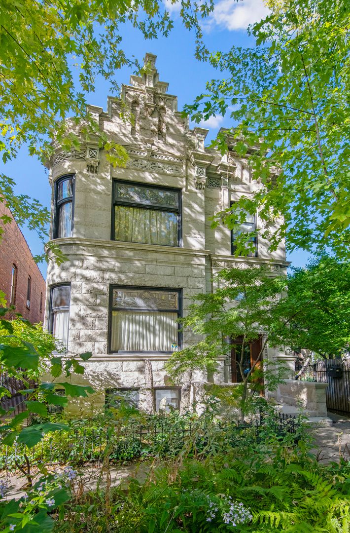 1646 N Leavitt Street — Chicago, IL 60647