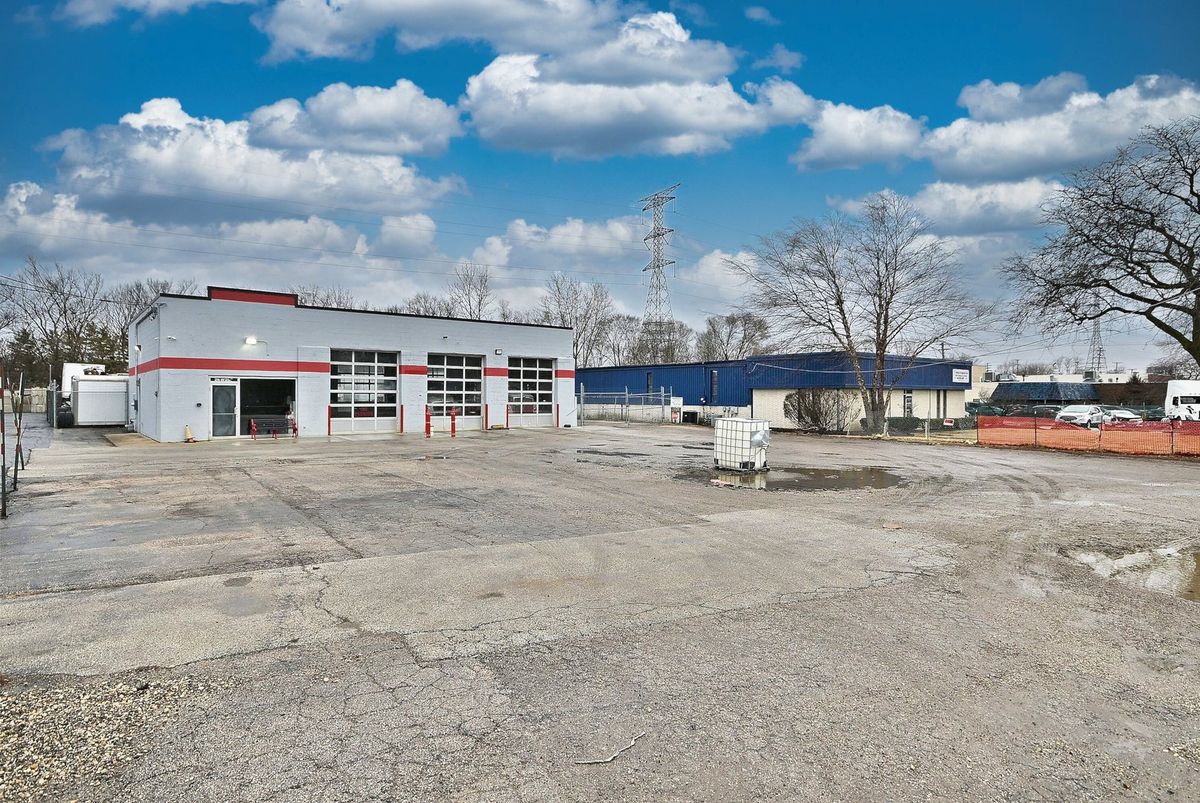 26w287 Saint Charles Road, Carol Stream, IL 60188