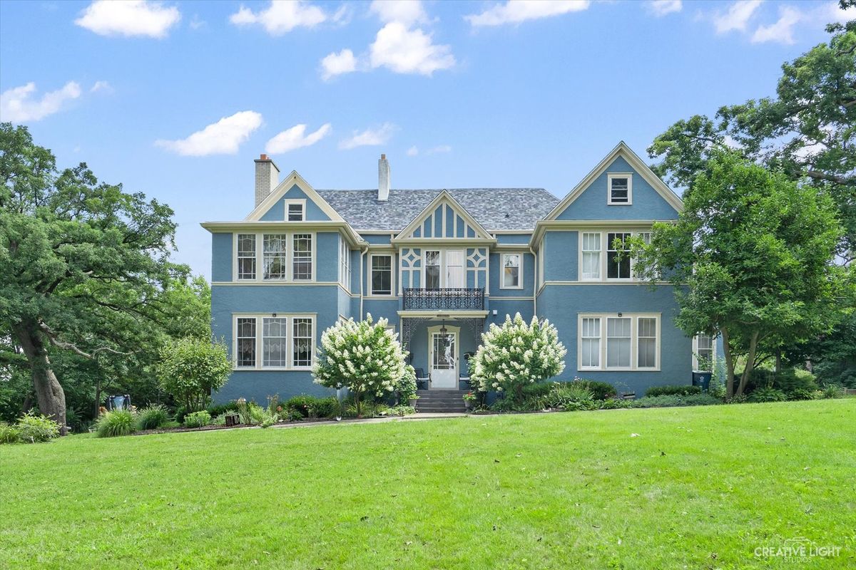 100 Dement Avenue, Dixon, IL 61021