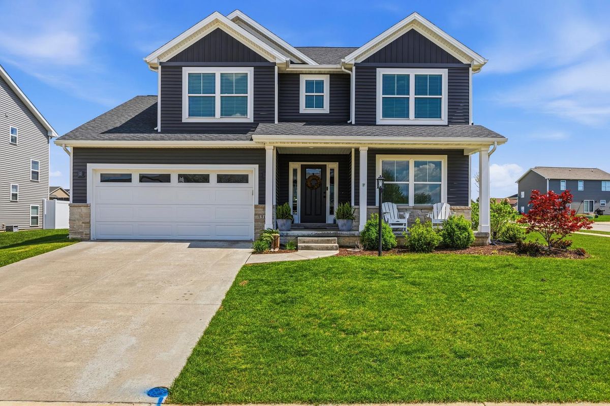 718 Cole Lane, Mahomet, IL 61853