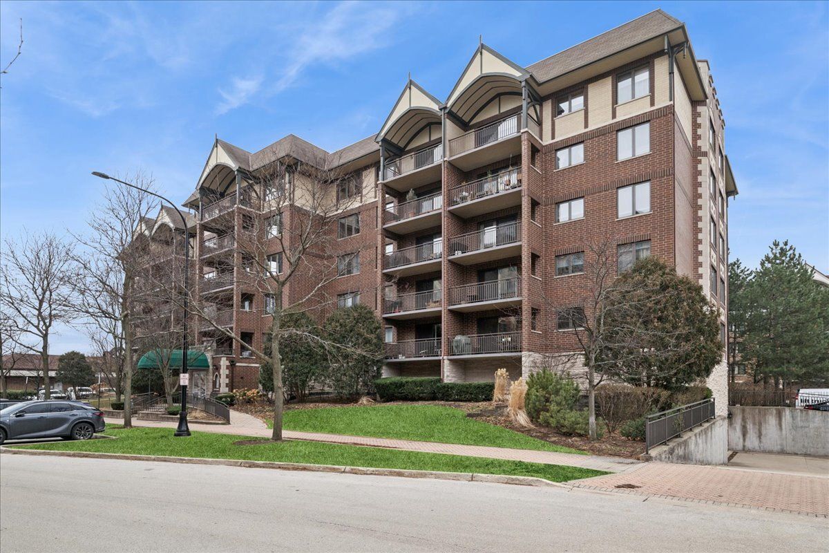 10 S Wille Street #201 — Mount Prospect, IL 60056