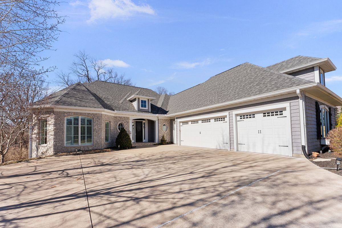 4928 Woody Creek, Bettendorf, IA 52722