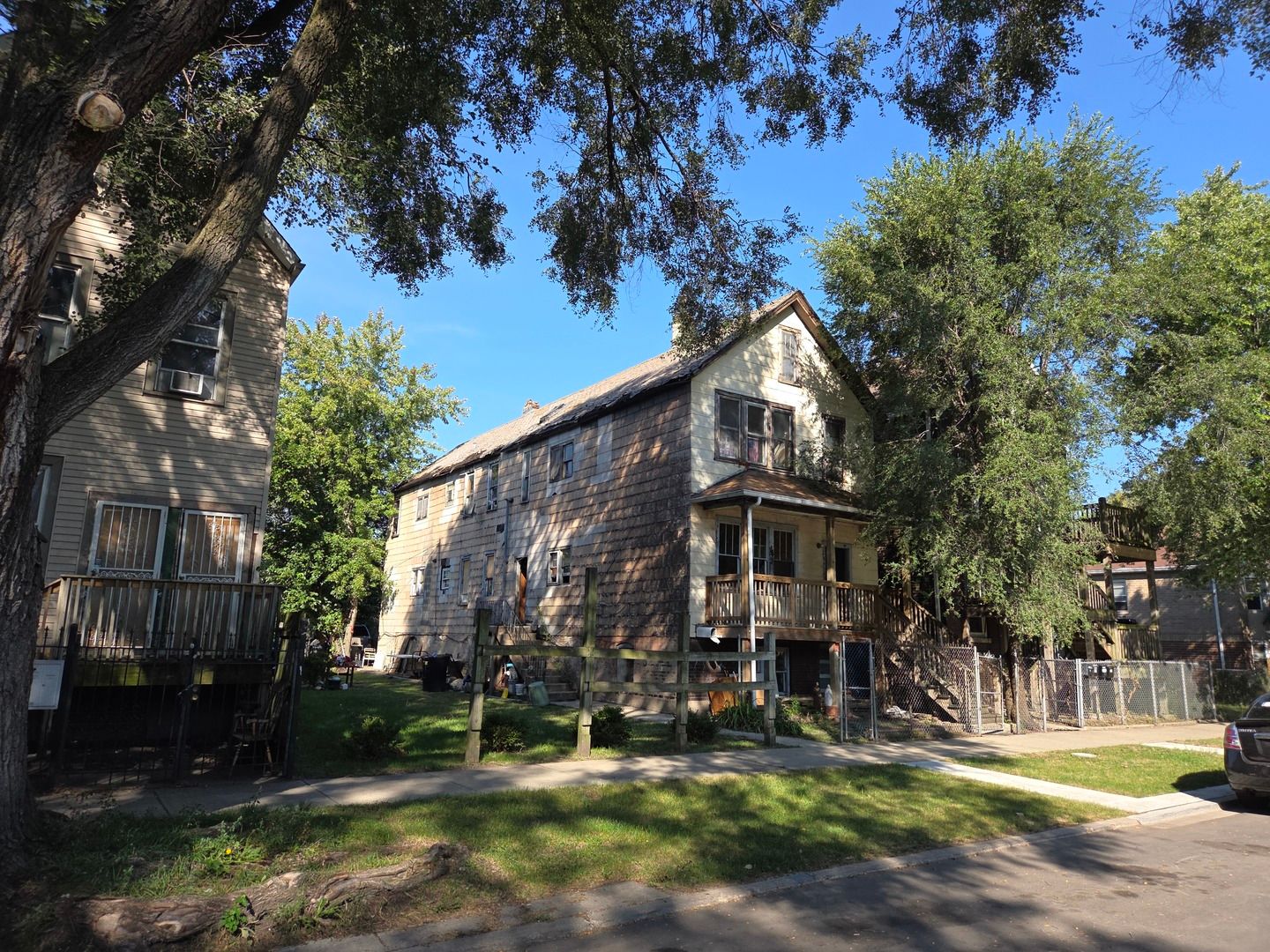8414 S BUFFALO Avenue — Chicago, IL 60617