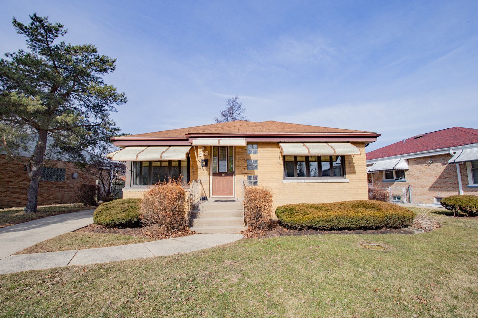 8108 N Prospect Street — Niles, IL 60714