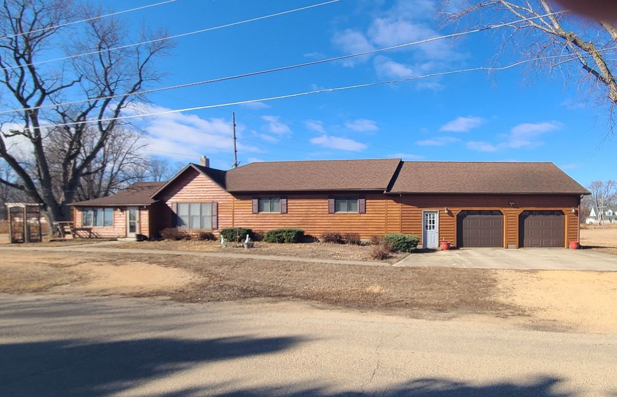 104 N East Avenue, Amboy, IL 61310