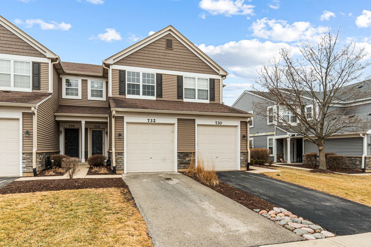 732 Woodewind Drive, Naperville, IL 60563