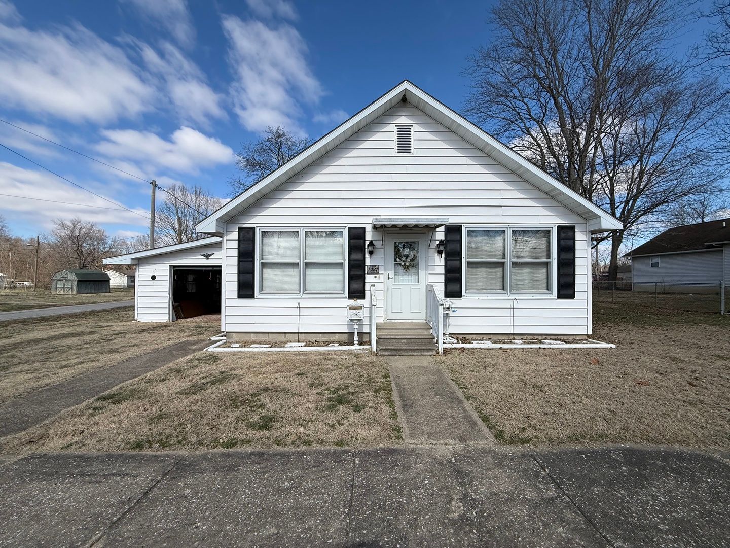1421 W Maple Street — Herrin, IL 62948