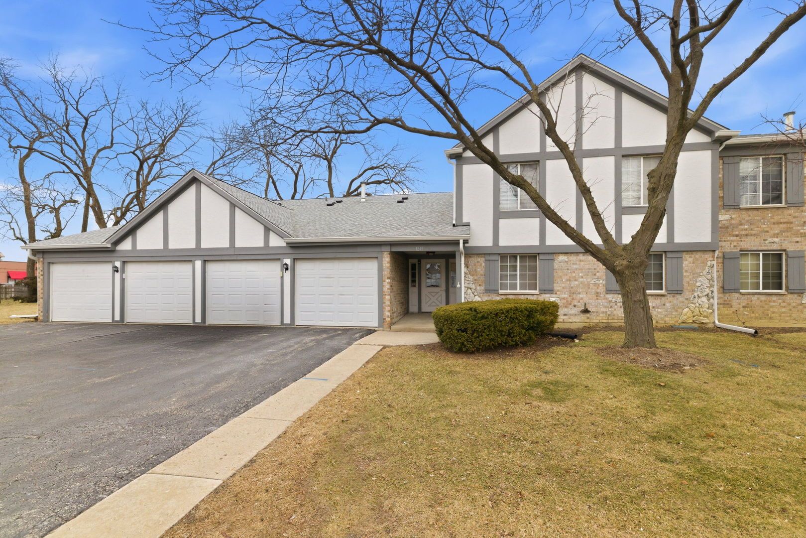 1215 Williamsport Drive #2 — Westmont, IL 60559