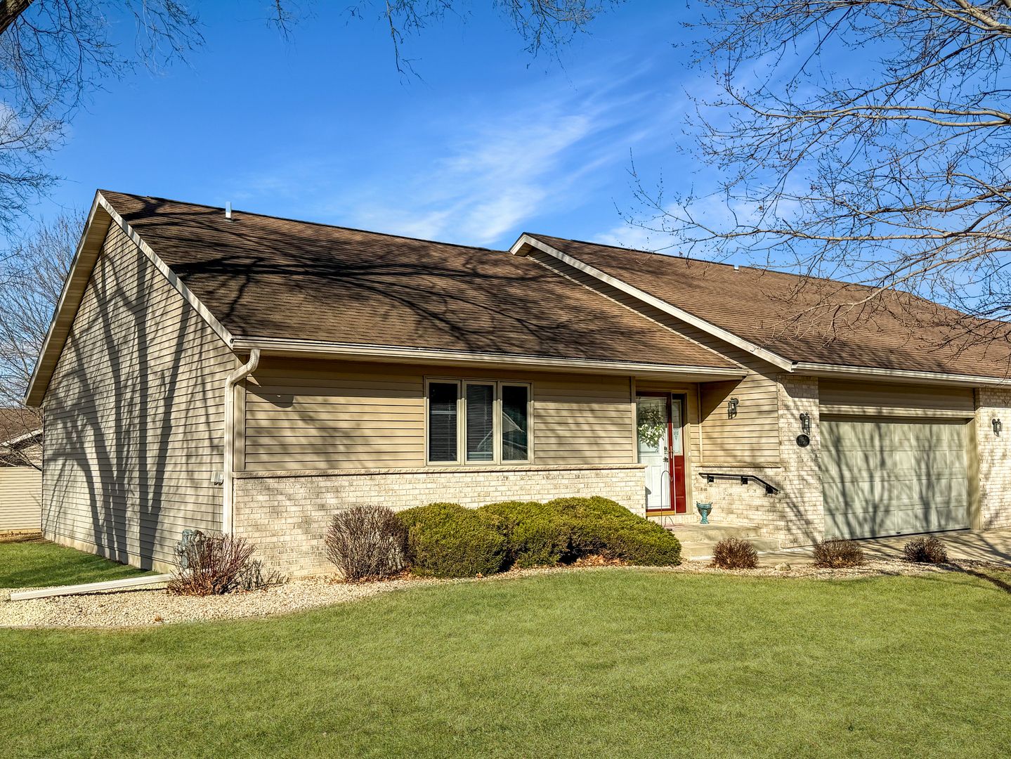 1150 S Greenfield Drive #1150 — Freeport, IL 61032