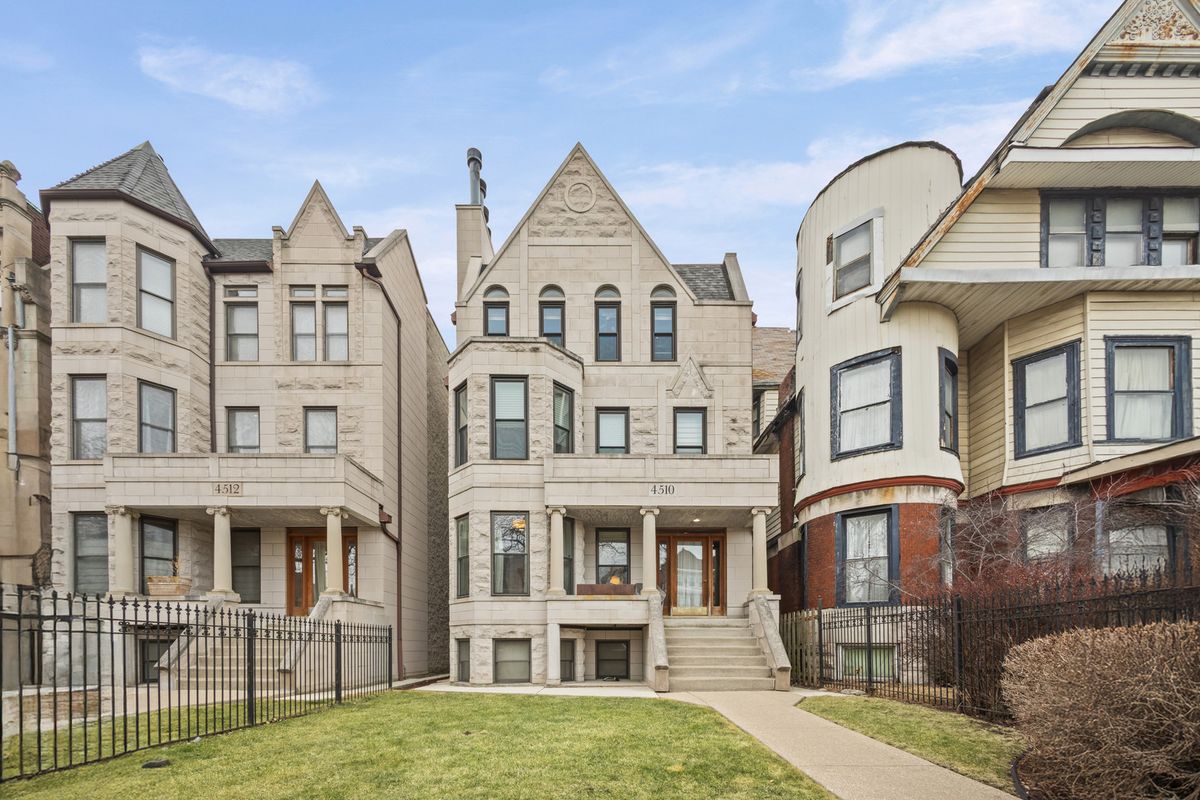 4510 Greenwood Avenue, Chicago, IL 60653