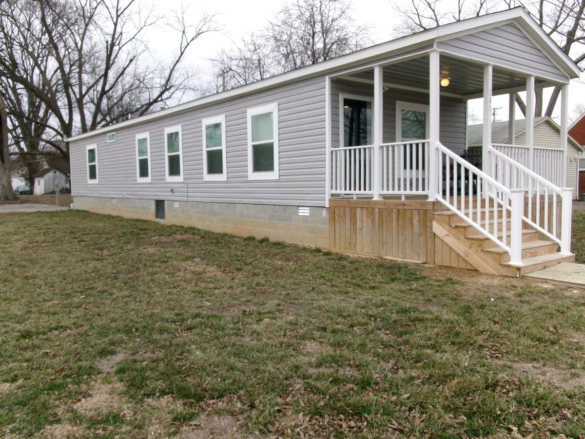 205 & 207 5th Street, Carmi, IL 62821