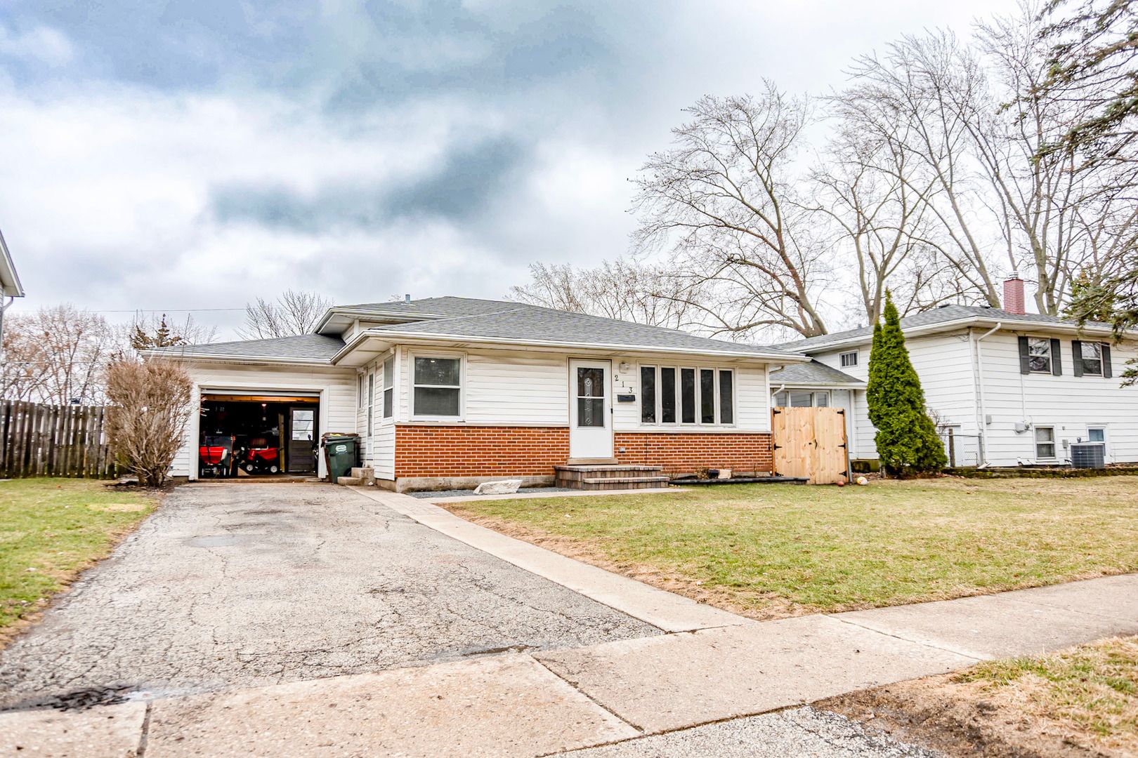 213 N Idlewild Avenue — Mundelein, IL 60060
