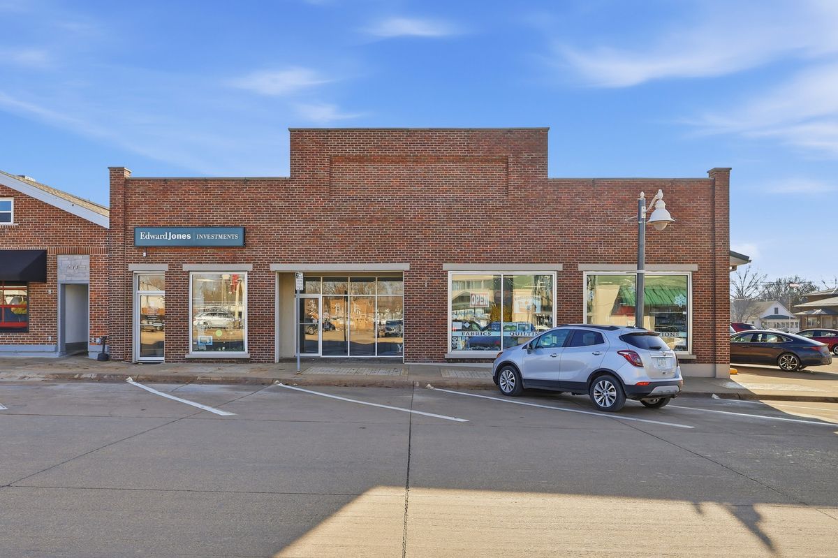 615 10th Street, Dewitt, IA 52742