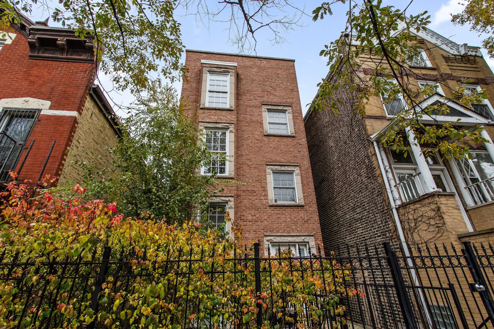 1413 N Bosworth Avenue #1 — Chicago, IL 60642