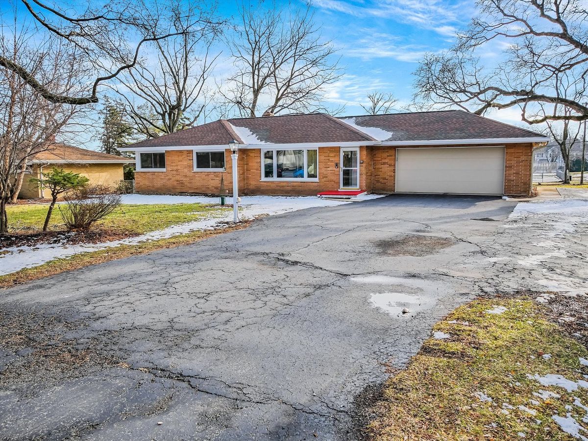 21W051 Woodview Drive, Itasca, IL 60143