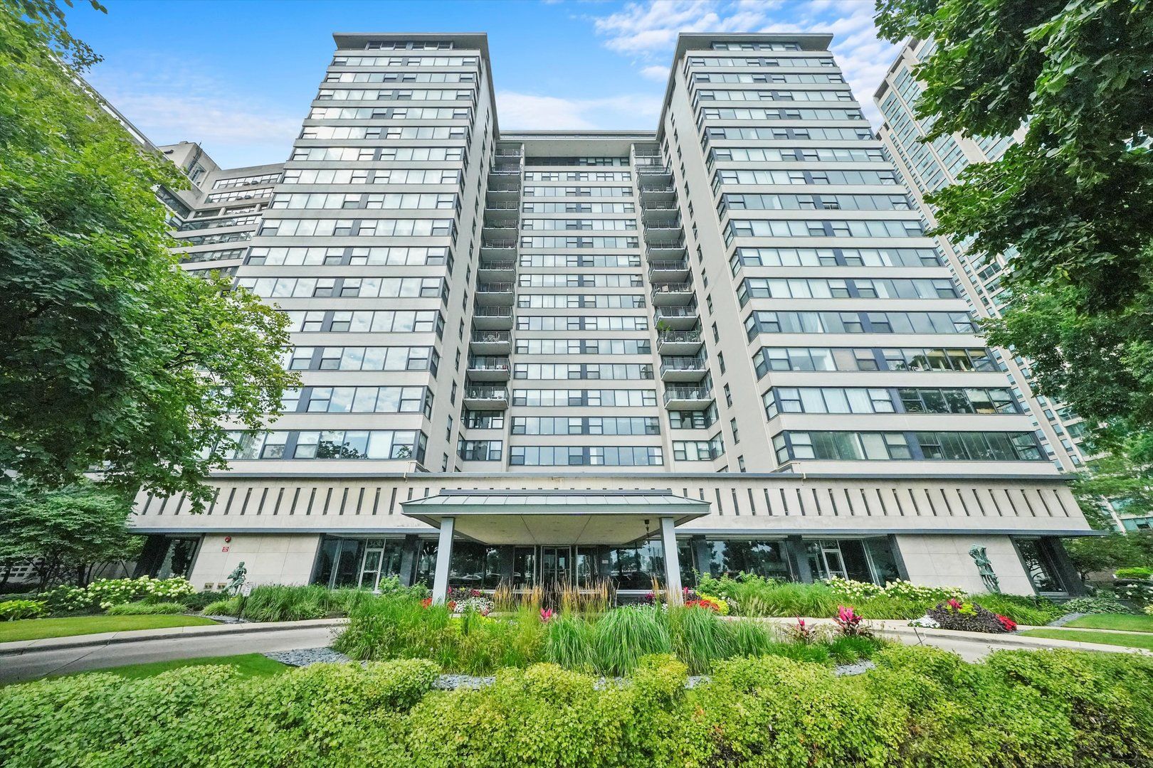 3430 N Lake Shore Drive #12J — Chicago, IL 60657