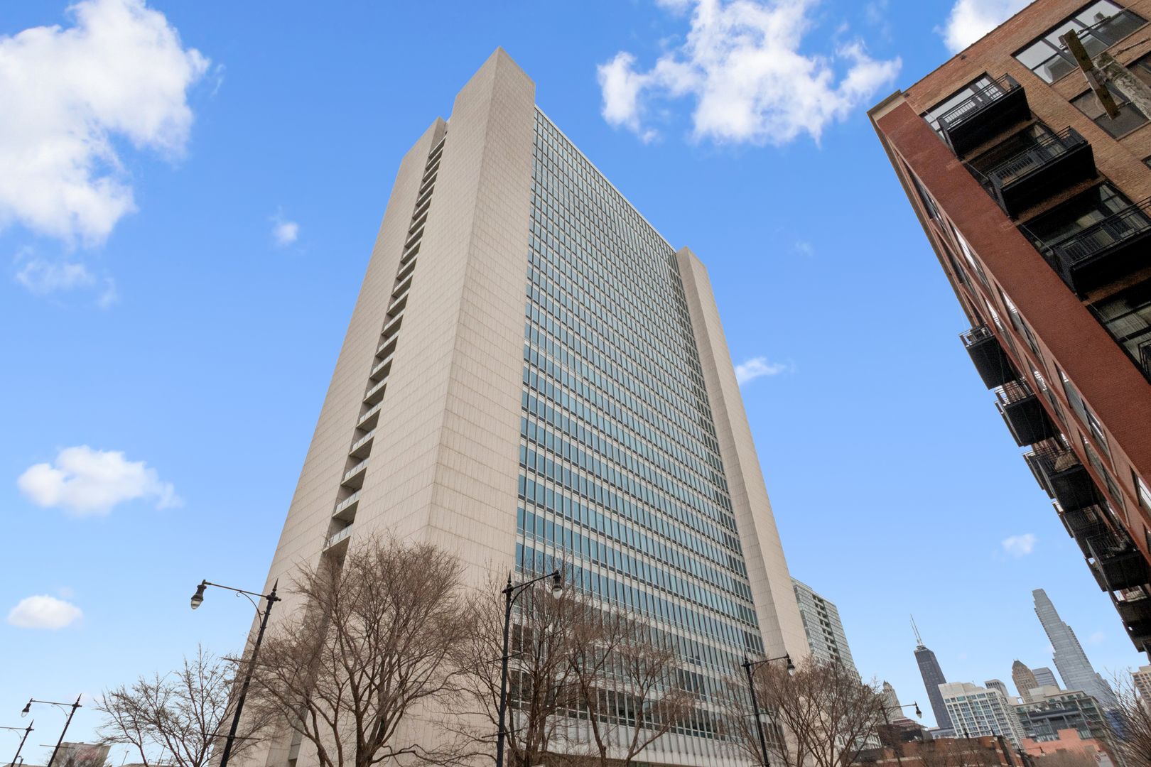 500 W SUPERIOR Street #1513 — Chicago, IL 60654