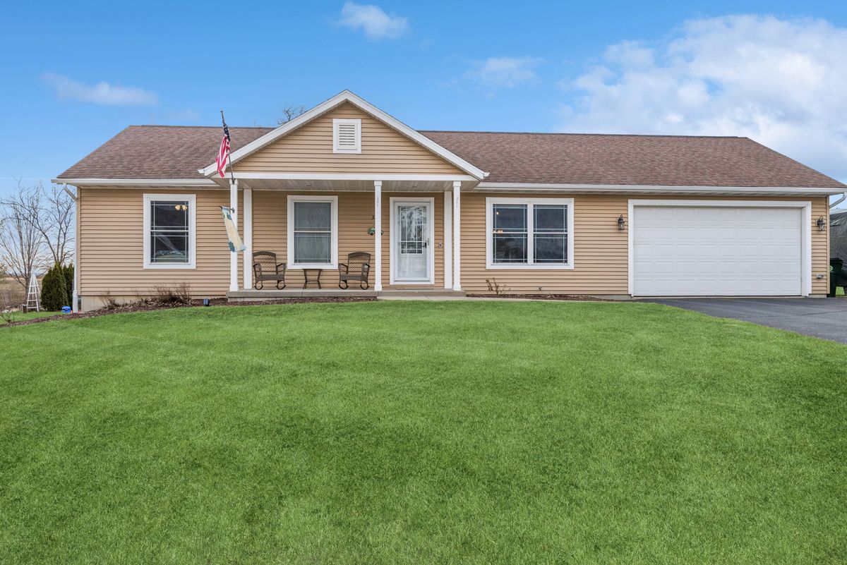 327 Tomahawk Drive, Twin Lakes, WI 53181