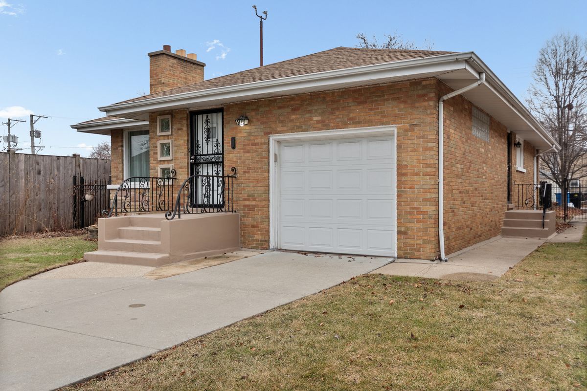 5840 Kimball Avenue, Chicago, IL 60659