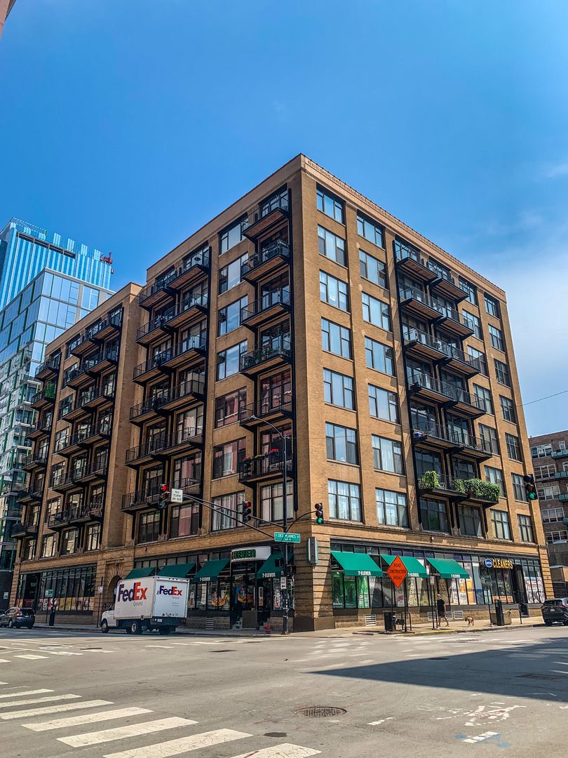 625 W Jackson Boulevard #307 — Chicago, IL 60661