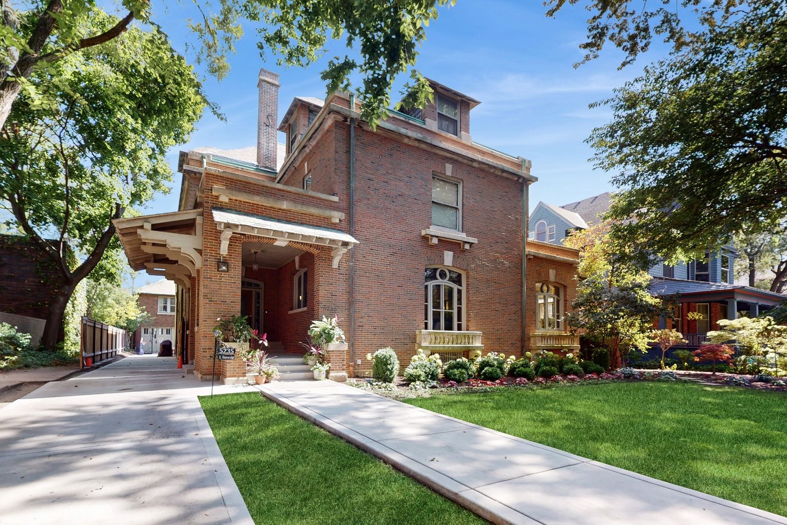 5235 S University Avenue — Chicago, IL 60615
