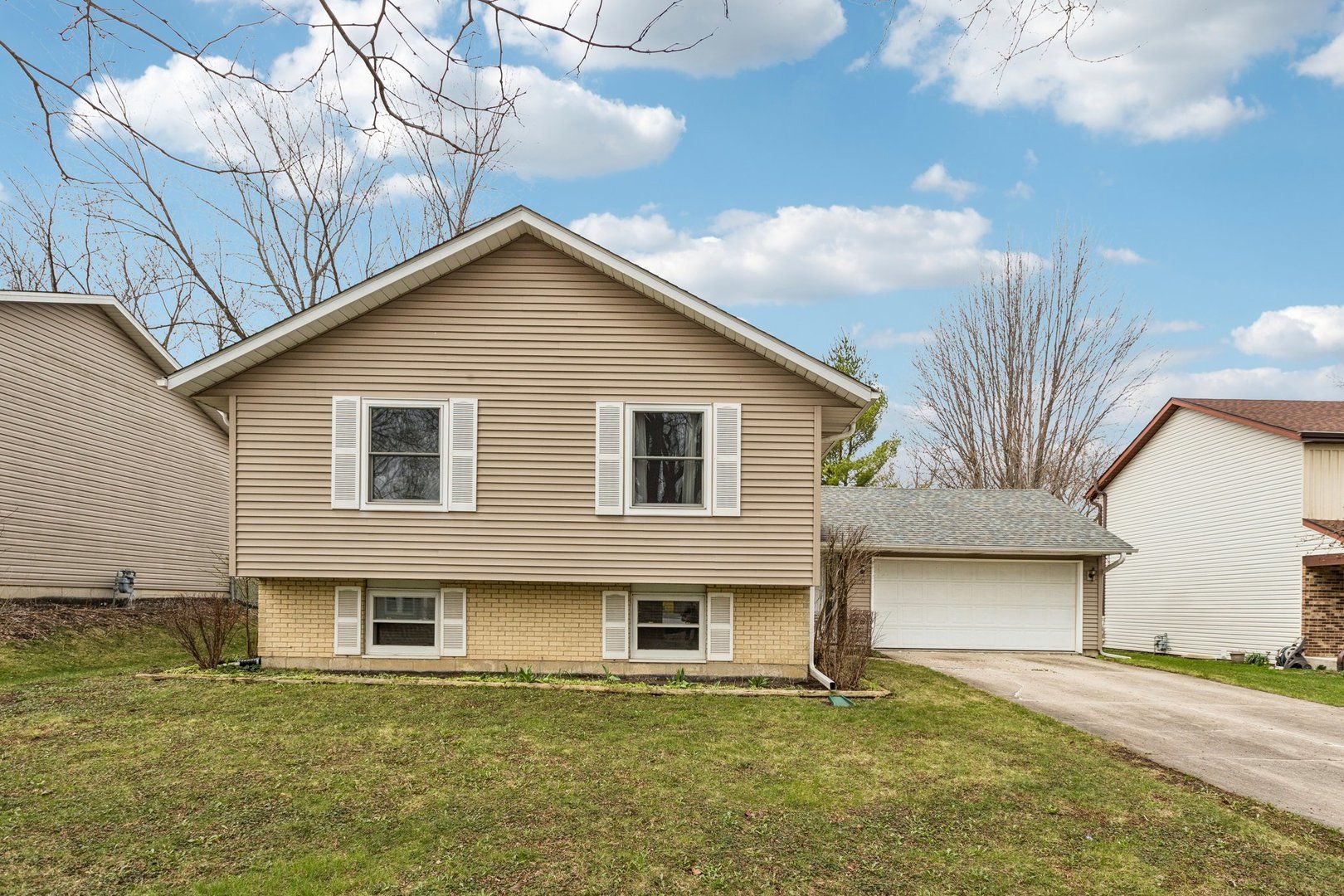 10 S Deerpath Drive — Vernon Hills, IL 60061