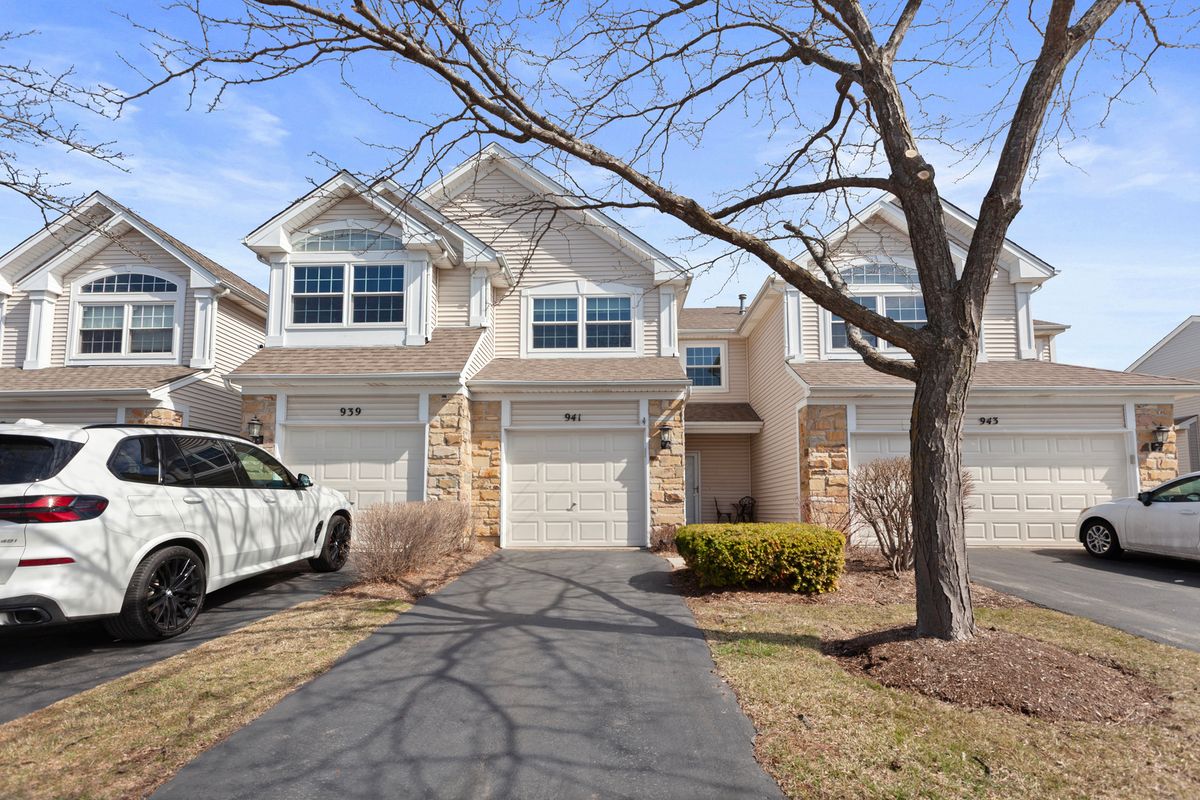 941 Mesa Drive, Lake In The Hills, IL 60156