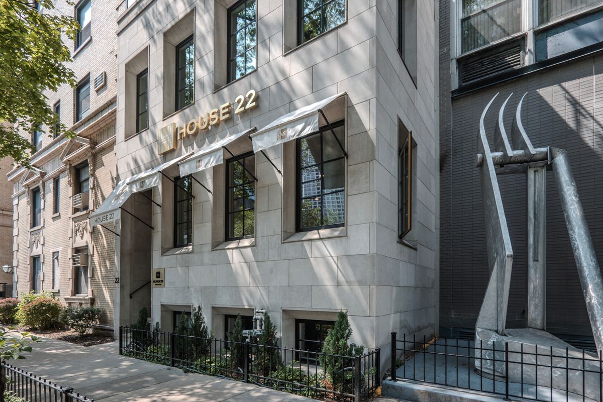 22 Elm Street, Chicago, IL 60611