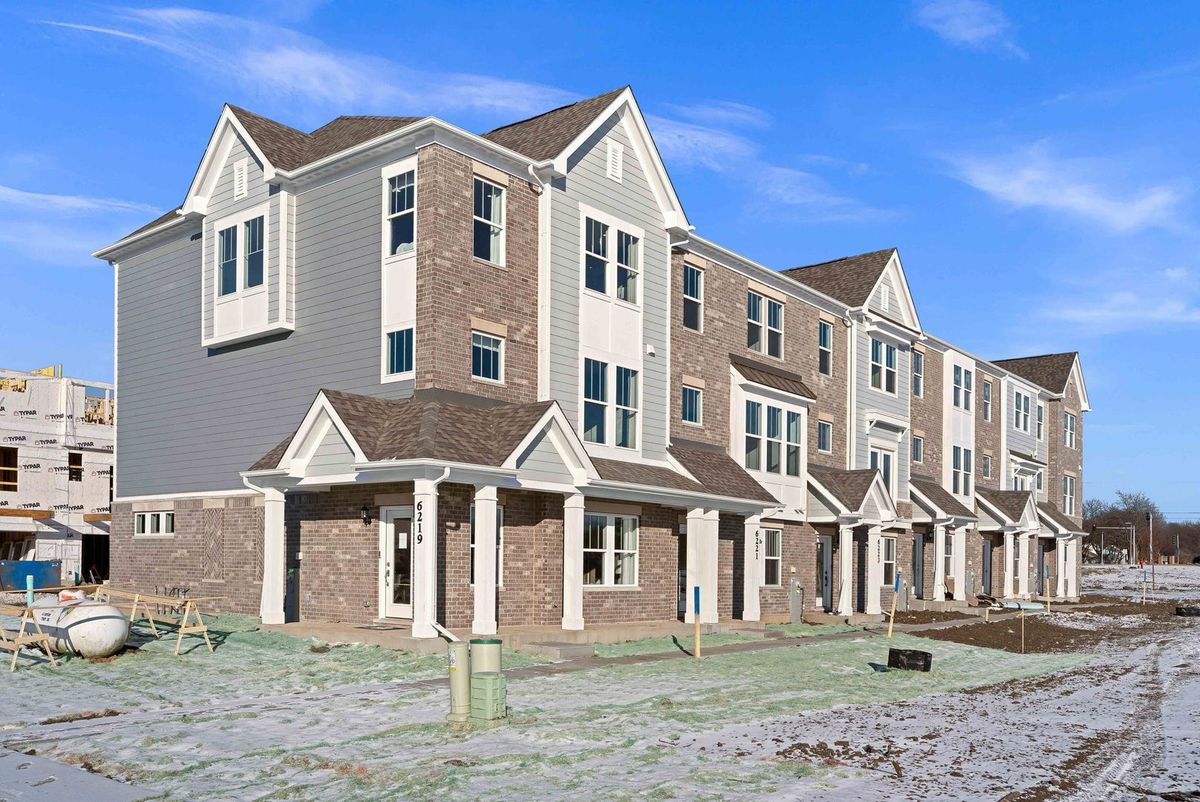 6219 Sandbelt Drive, Woodridge, IL 60517